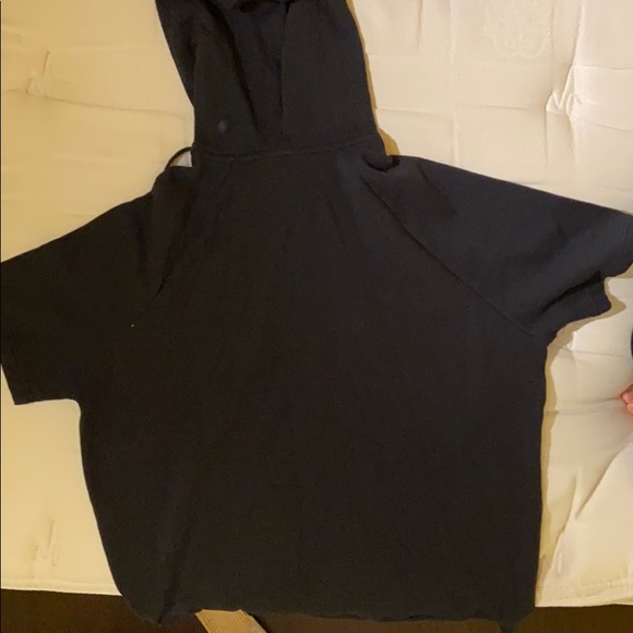 Under Armour short sleeve hoodie - Picture 4 of 4